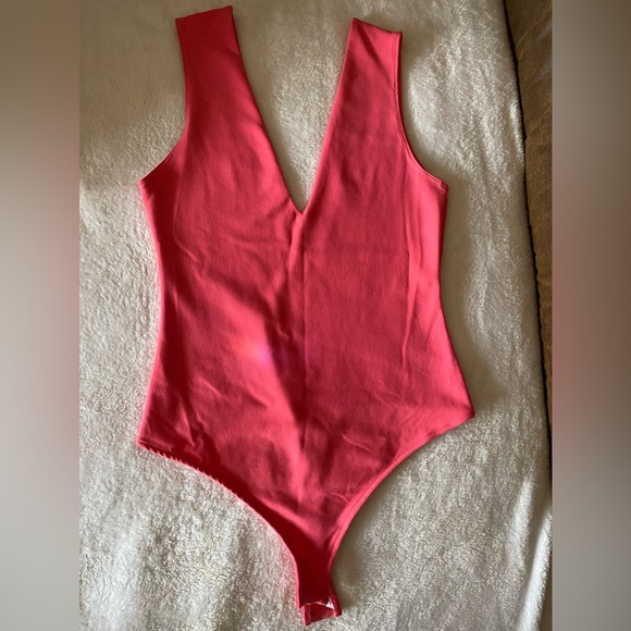 NWT FP Intimately “Keep it Sleek V Neck Thong” Salmon Bodysuit Sm Electr… - Picture 9 of 15